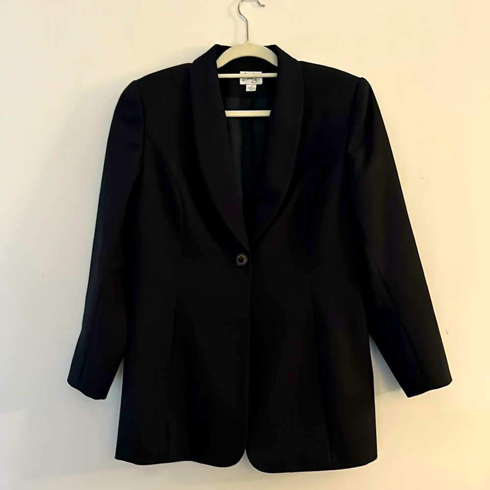 Emily women’s black padded fully lined polyes blazer